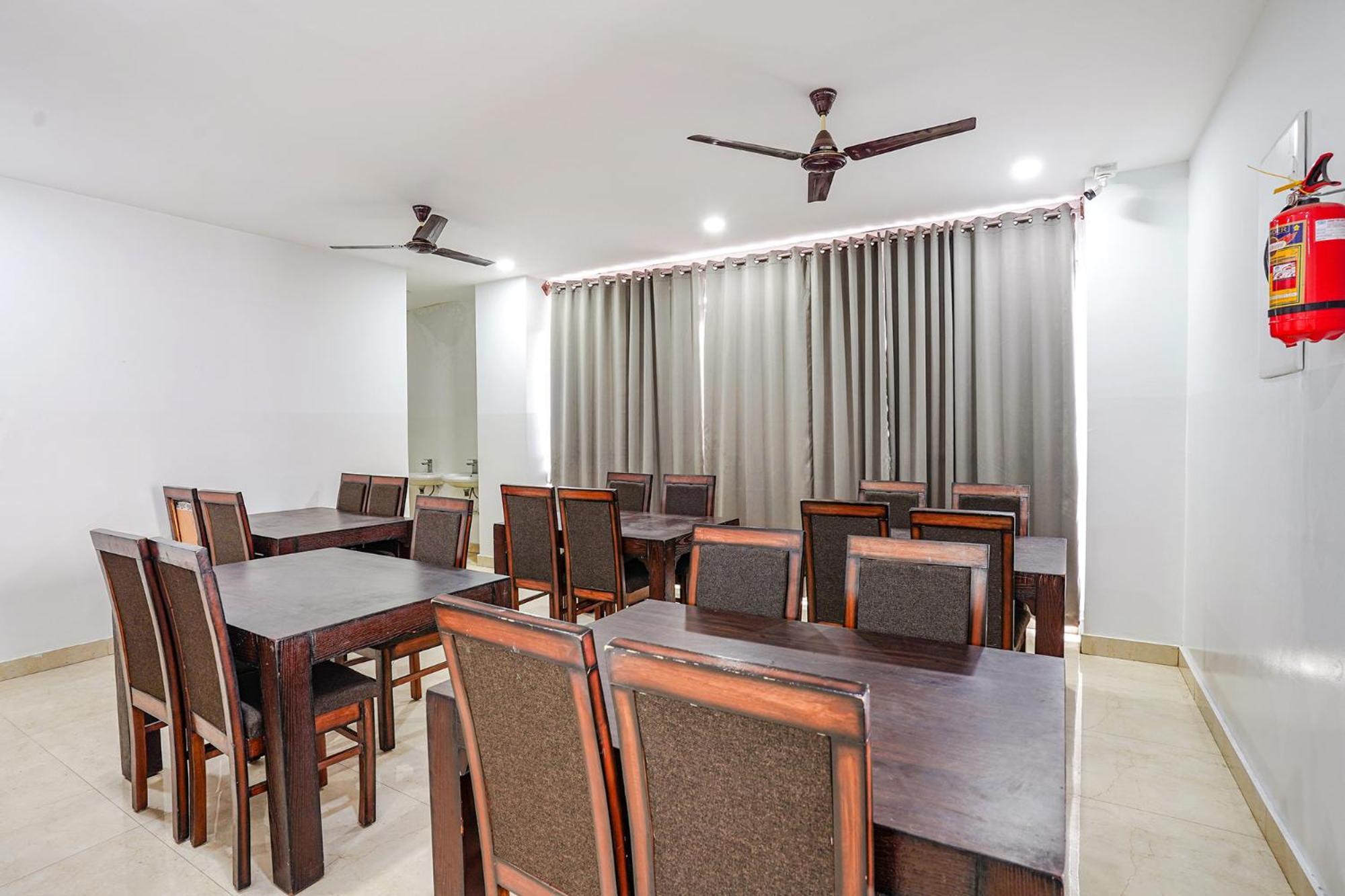 Fabhotel Rlv Green Palace - Nr Kengeri Satellite Town Bangalore Bagian luar foto