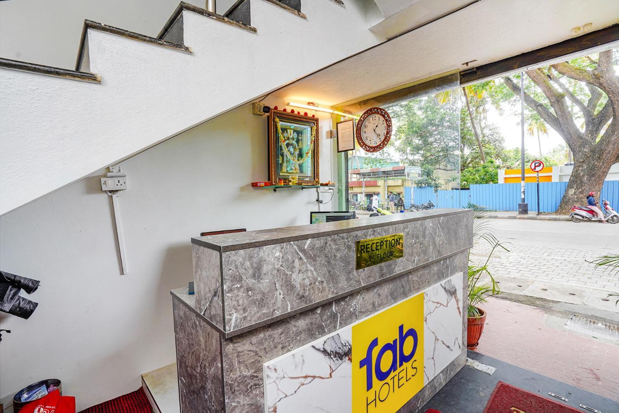 Fabhotel Rlv Green Palace - Nr Kengeri Satellite Town Bangalore Bagian luar foto